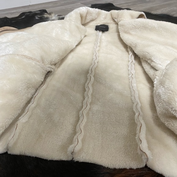 Warm light brown zip up jacket with cream white velvet interior. Light weight - Picture 3 of 4